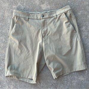 Lululemon shorts men’s 31 khaki *small hole